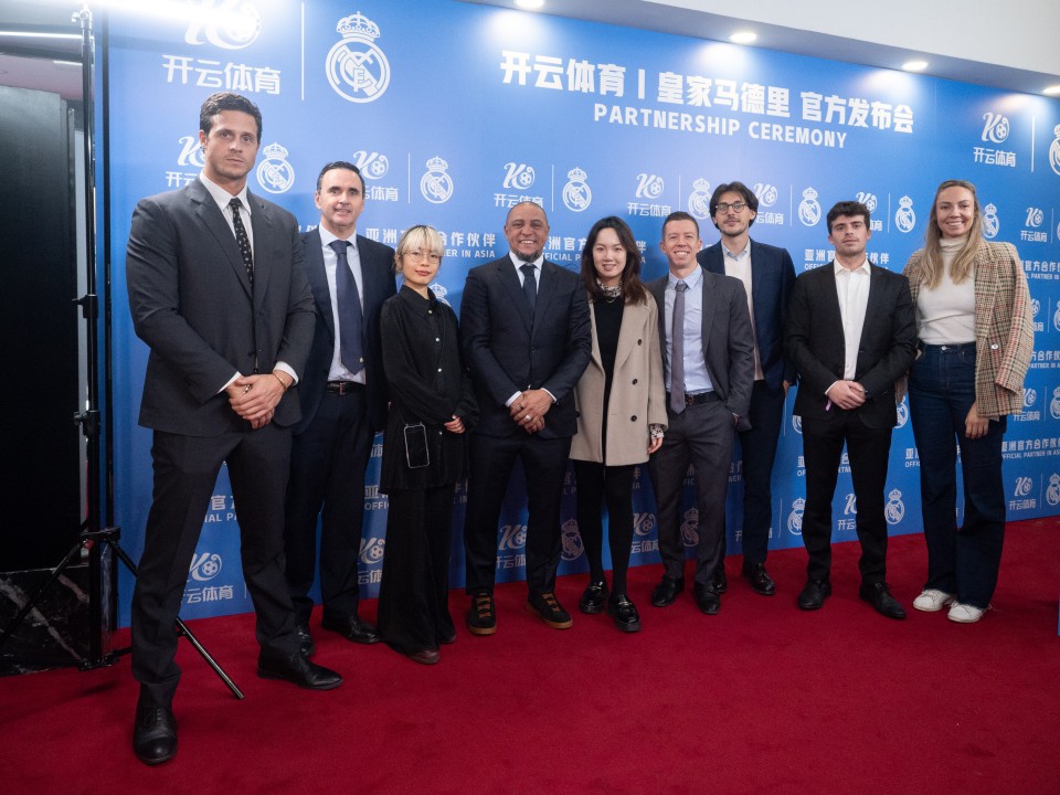 罗基：霍伊伦肘击应该吃红牌，但弗格森掩面的夸张反应影响了判罚